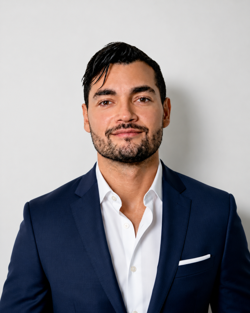 Ricardo Romero · Abogado